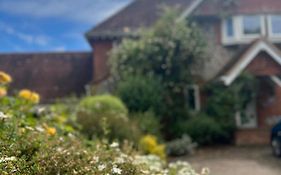 Stonehenge Hostel - Yha Affliated